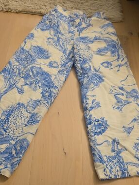 Tahari White Top with Blue Botanical Print